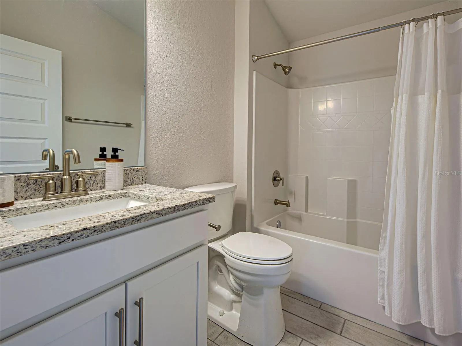 2551 AVERLAND LOOP