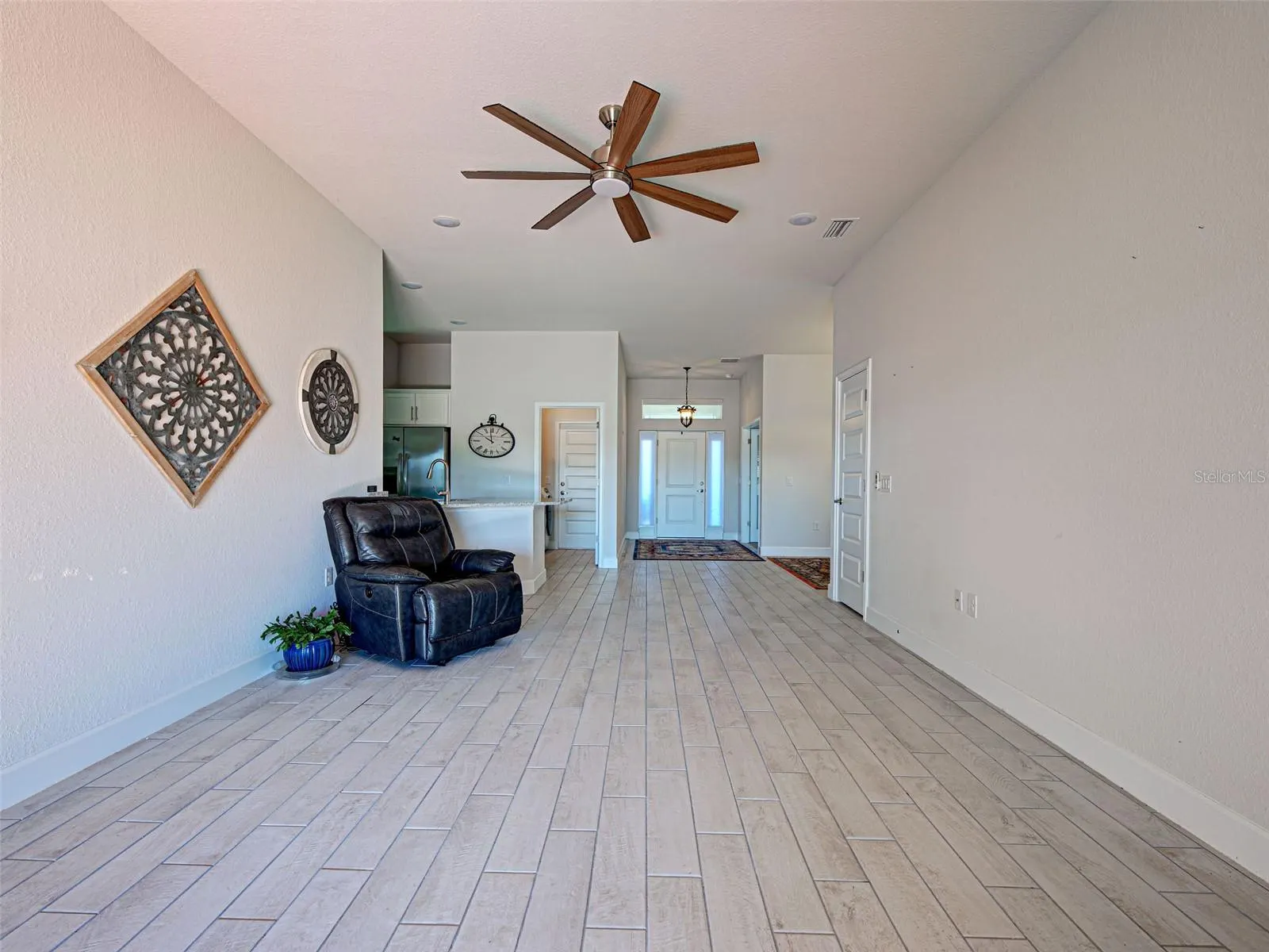 2551 AVERLAND LOOP