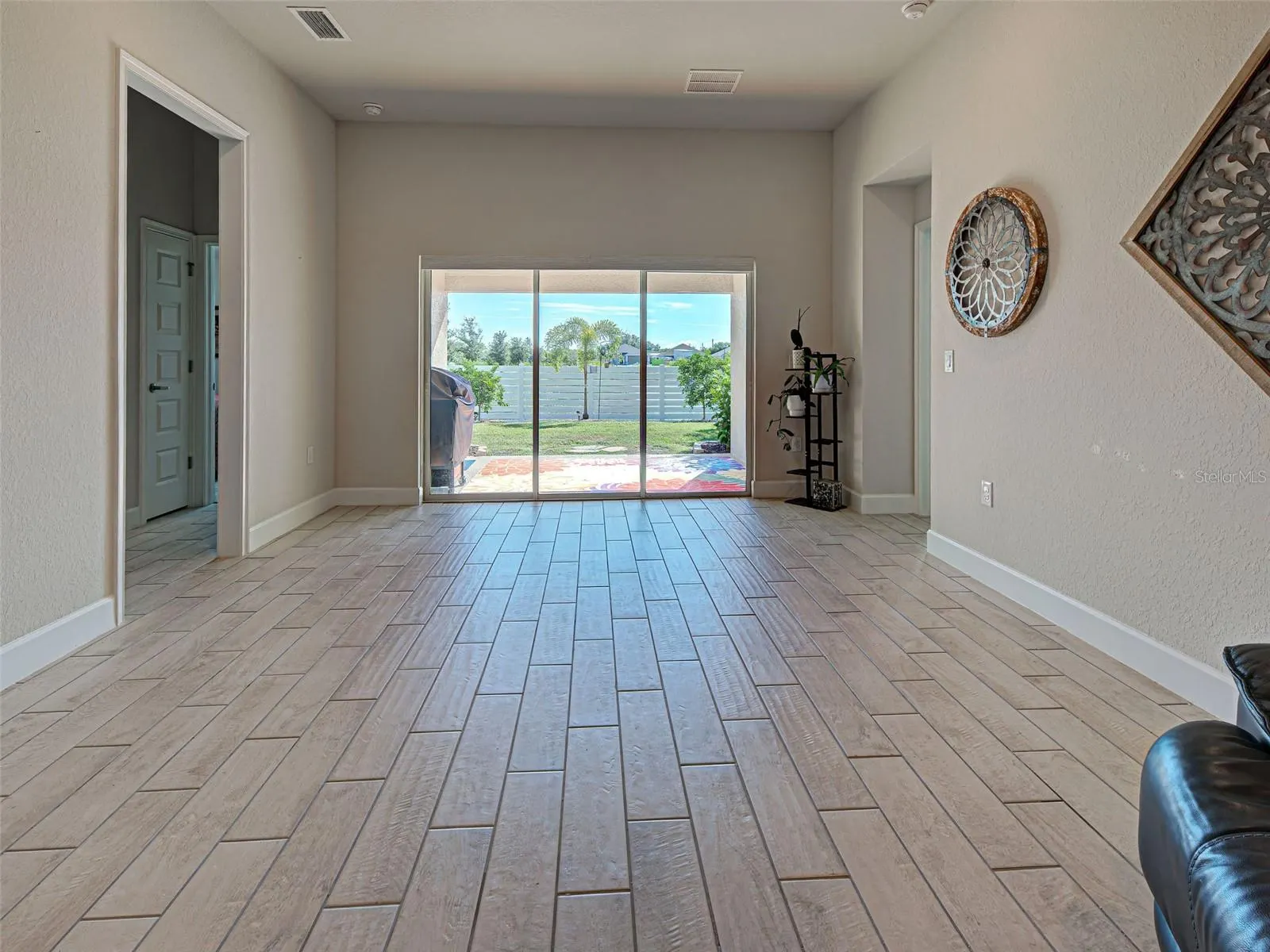 2551 AVERLAND LOOP