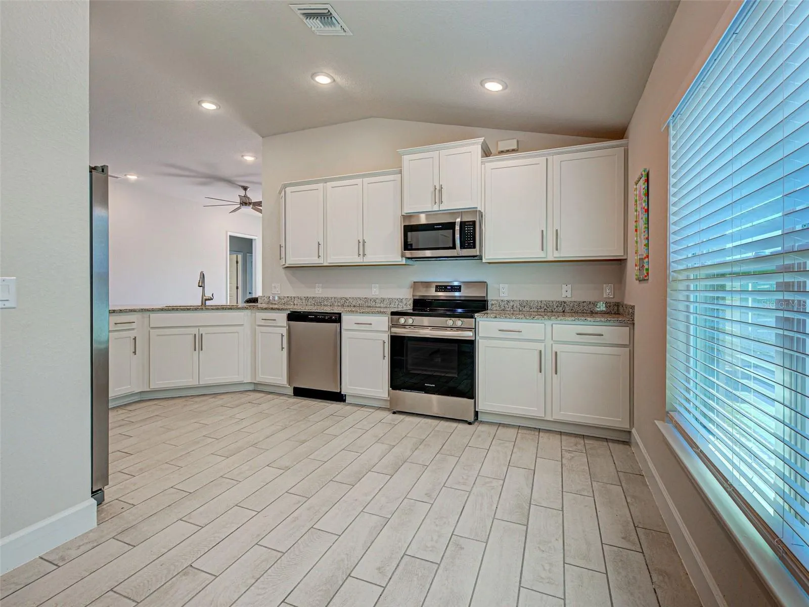 2551 AVERLAND LOOP