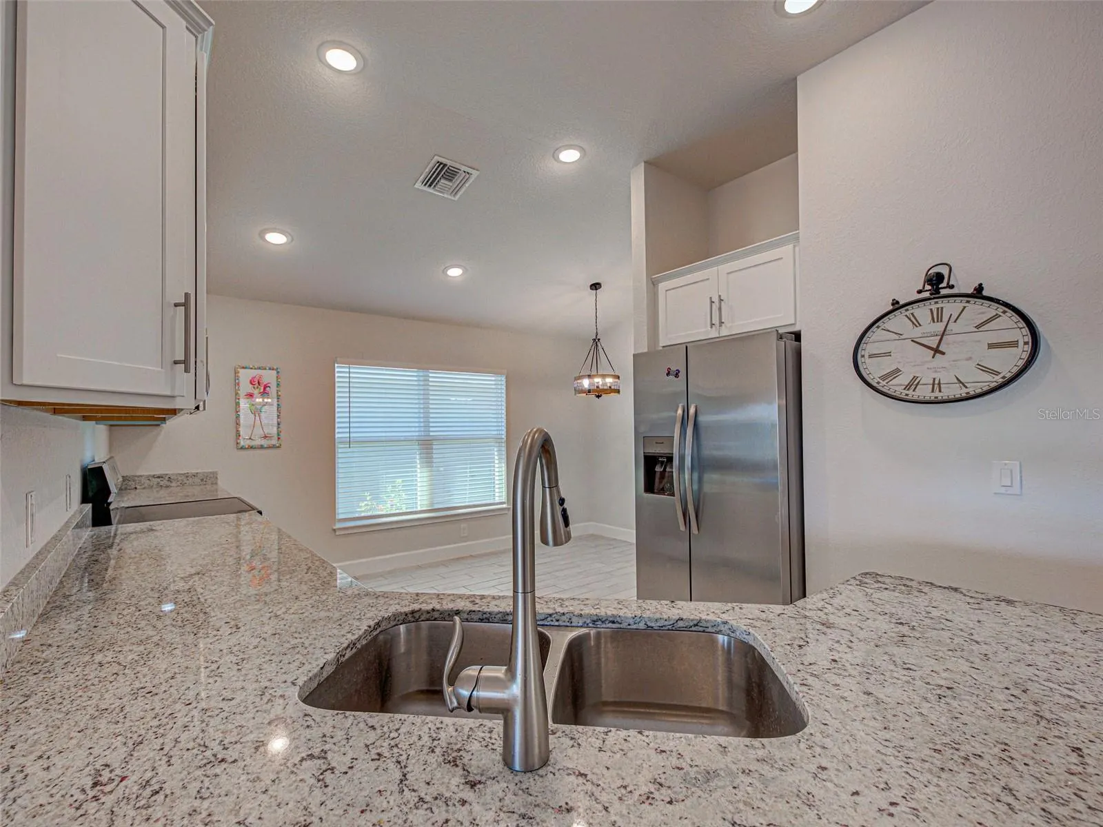2551 AVERLAND LOOP