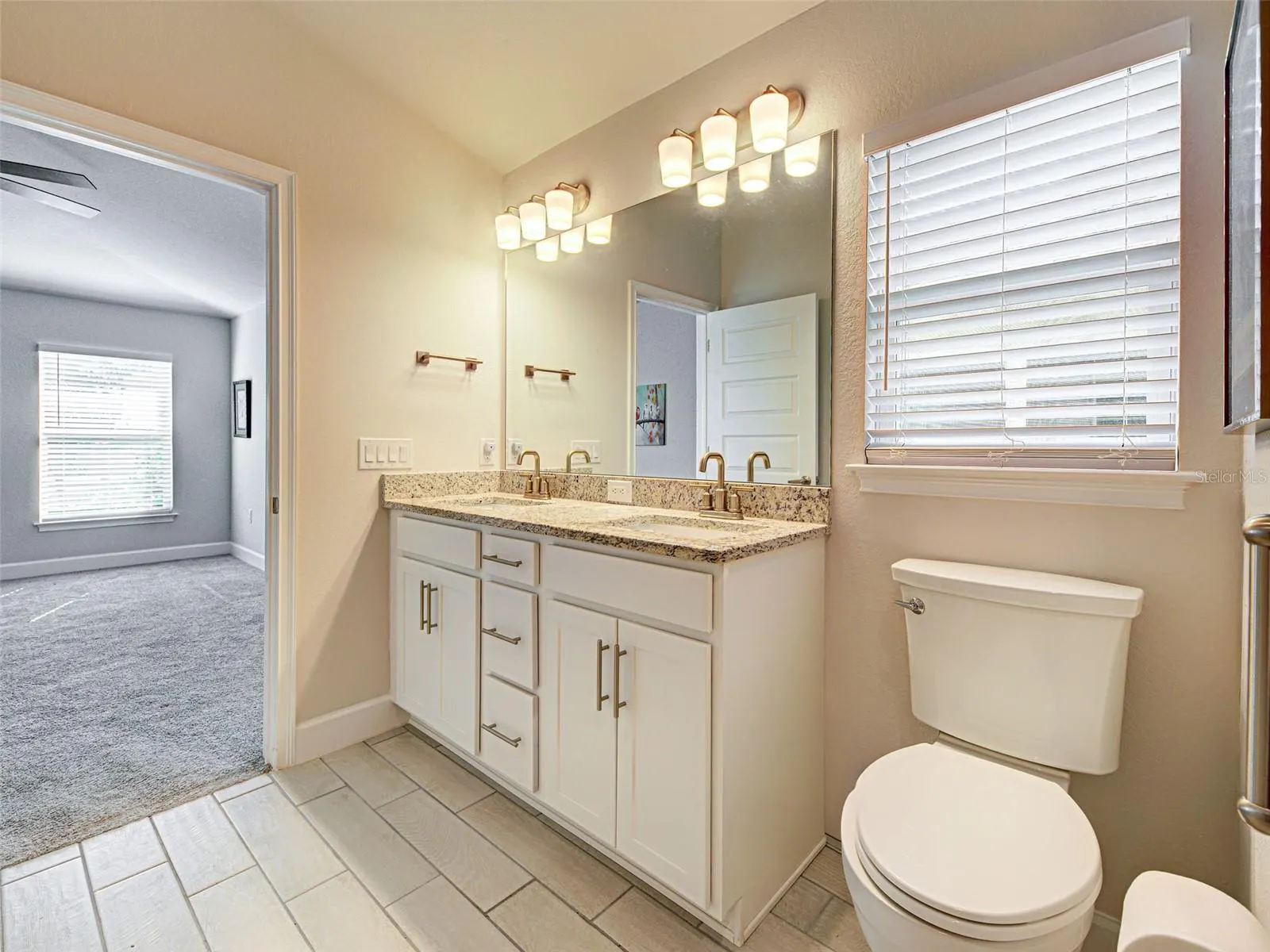 2551 AVERLAND LOOP