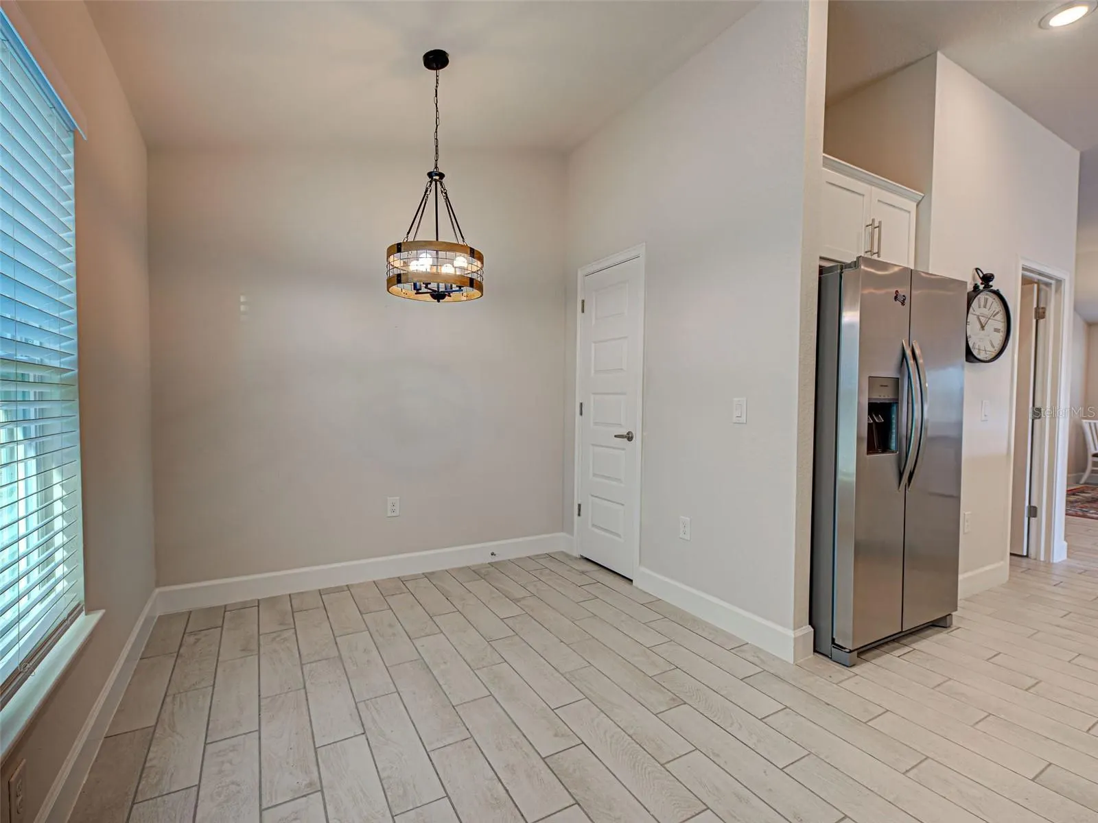 2551 AVERLAND LOOP