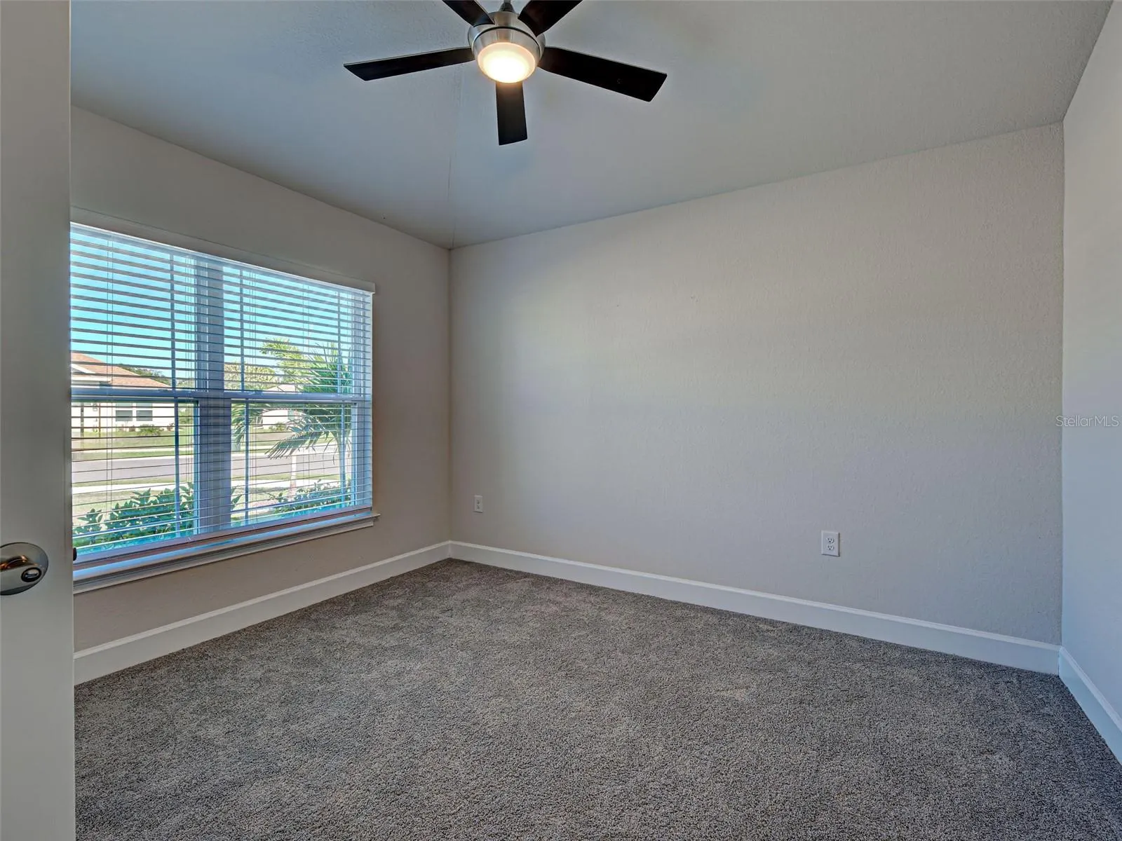 2551 AVERLAND LOOP