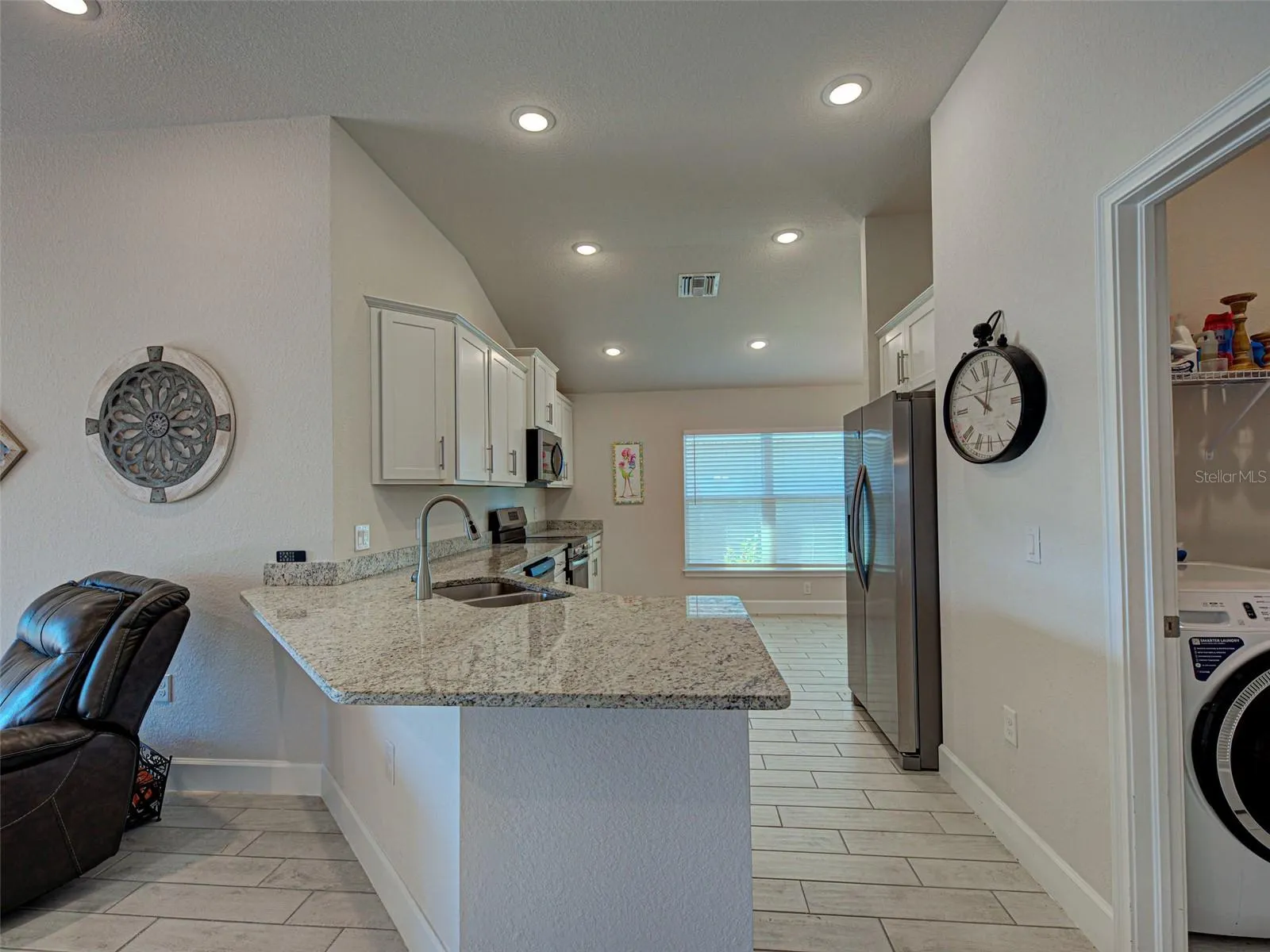 2551 AVERLAND LOOP