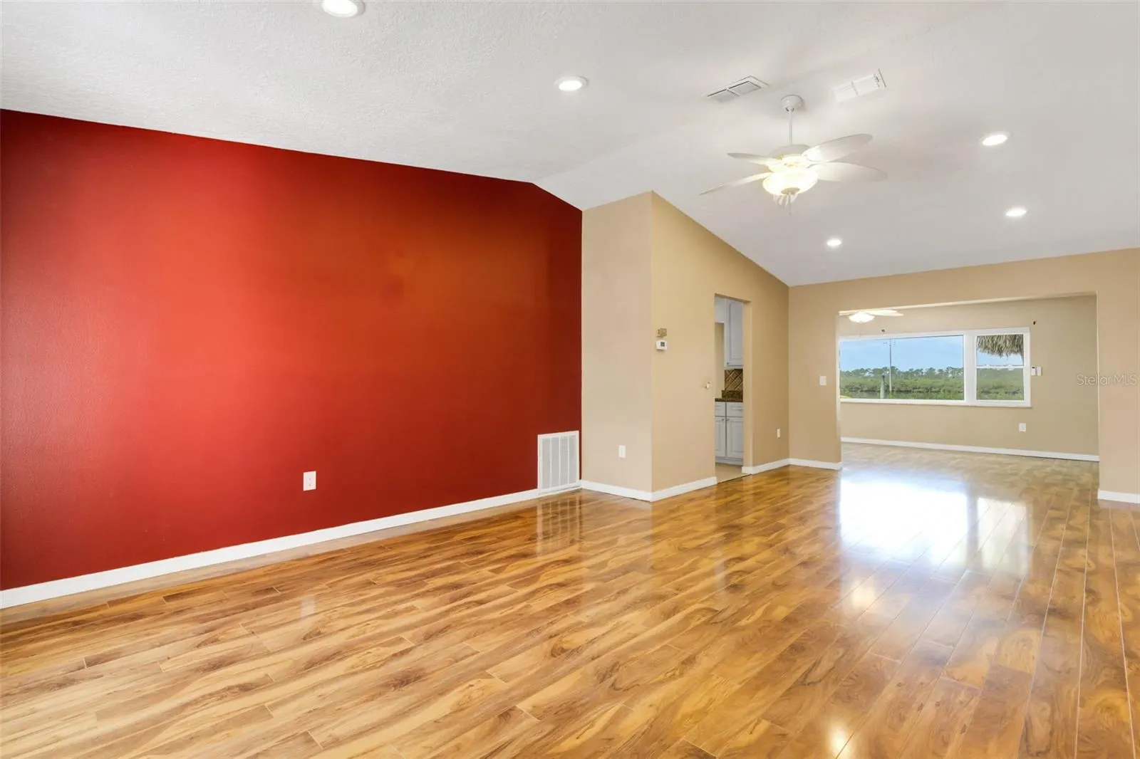 3995 LAKEWOOD AVE