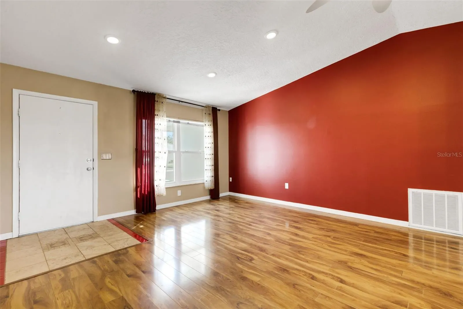 3995 LAKEWOOD AVE