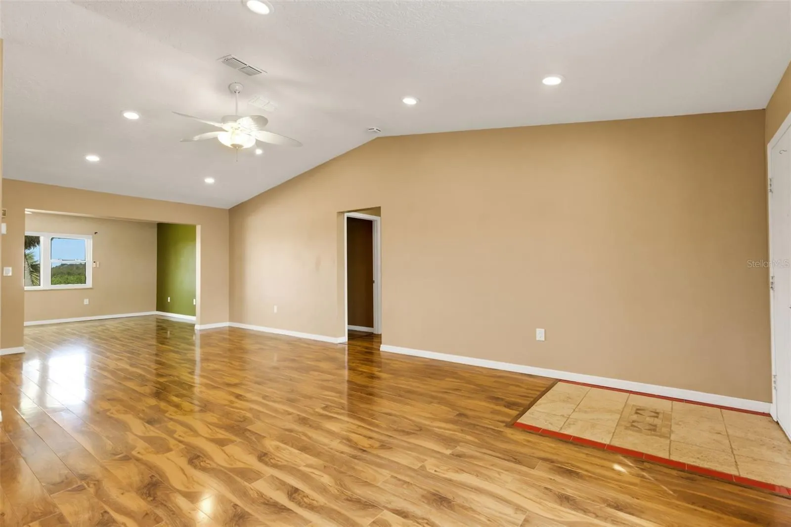 3995 LAKEWOOD AVE