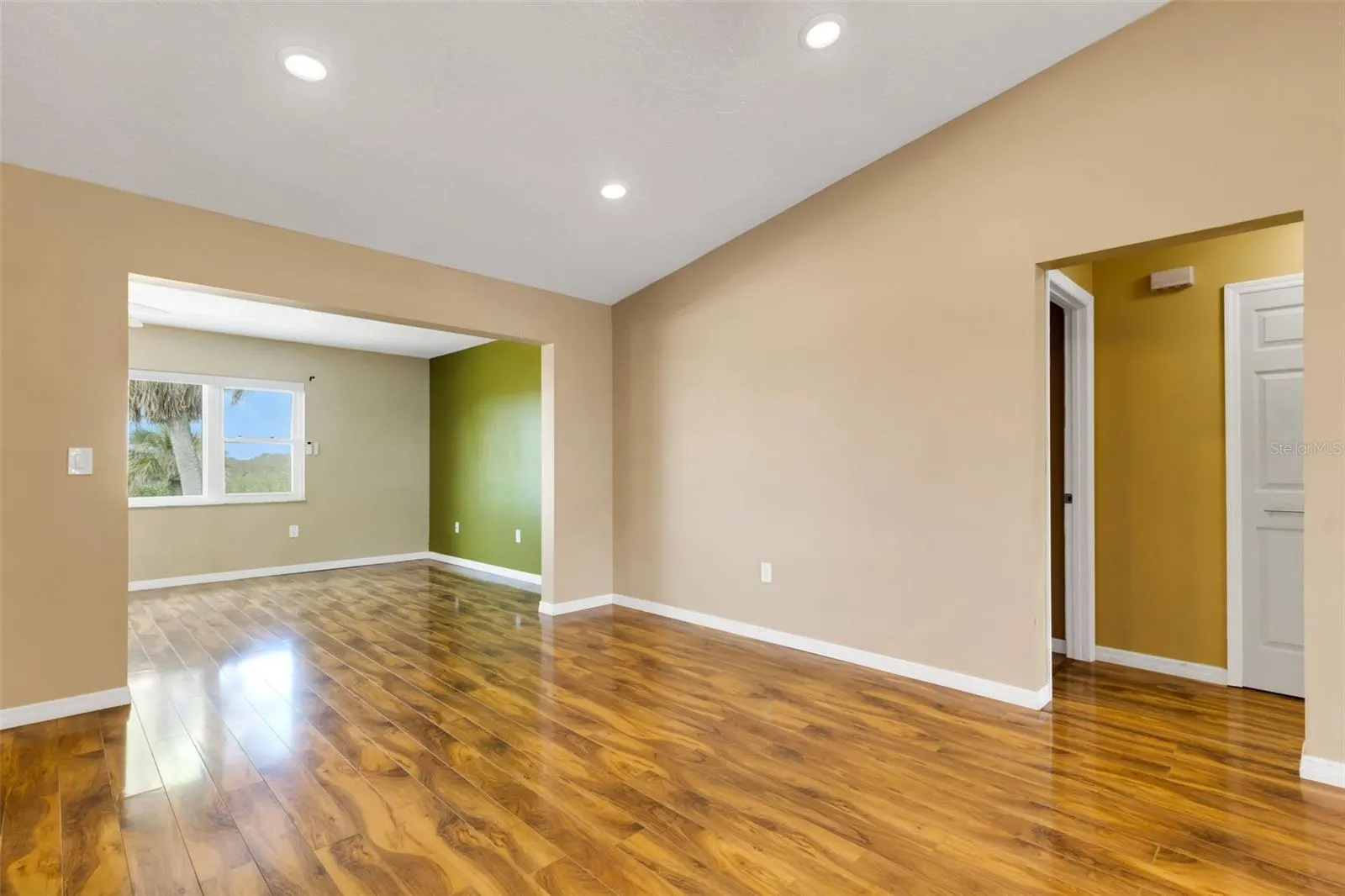 3995 LAKEWOOD AVE