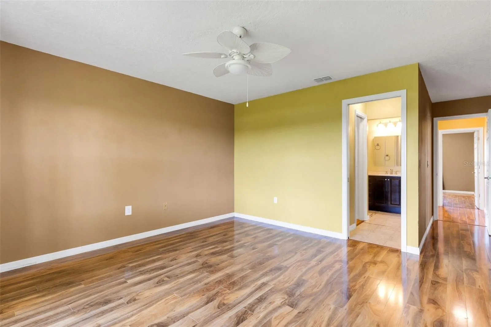 3995 LAKEWOOD AVE