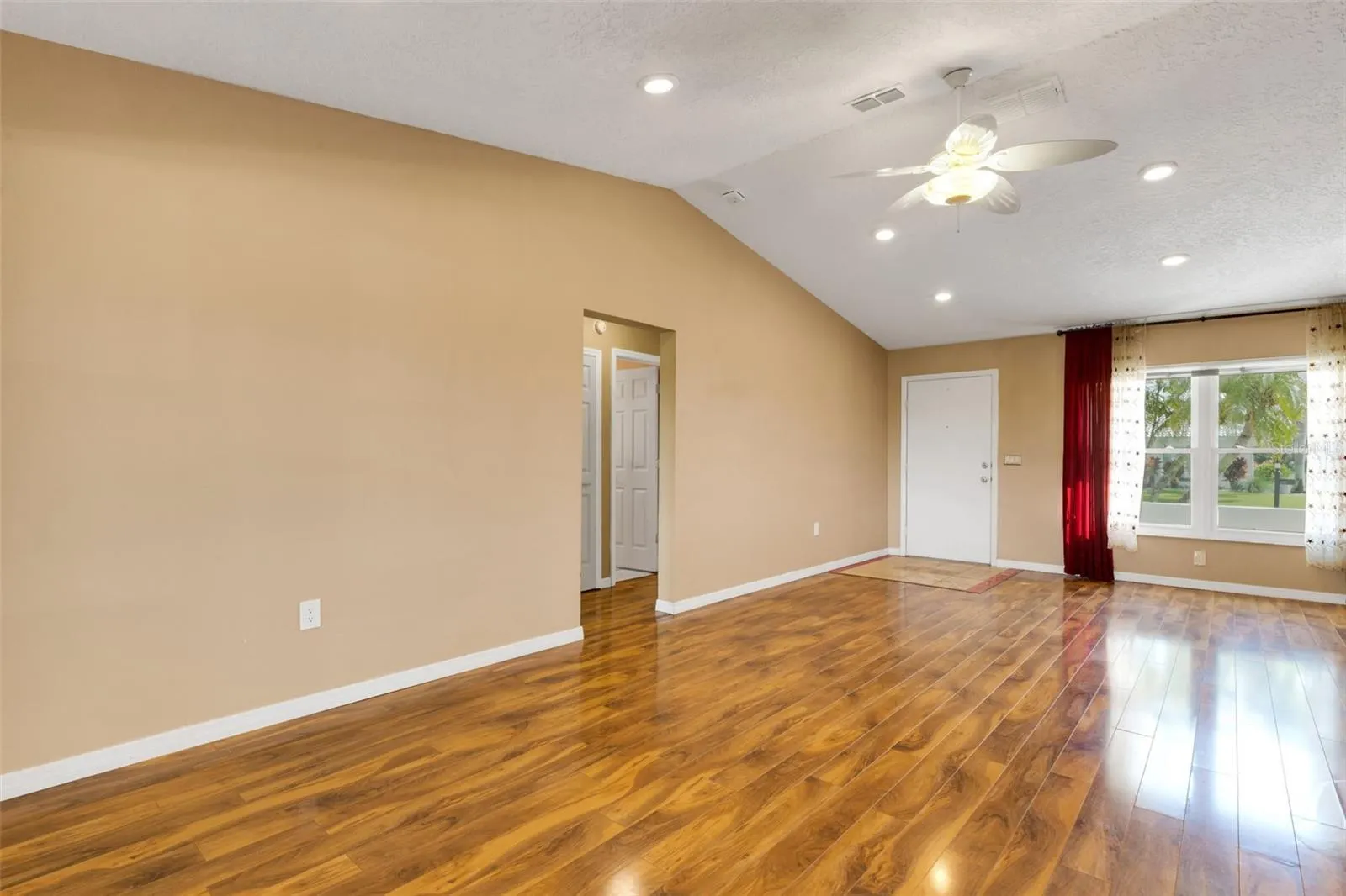 3995 LAKEWOOD AVE
