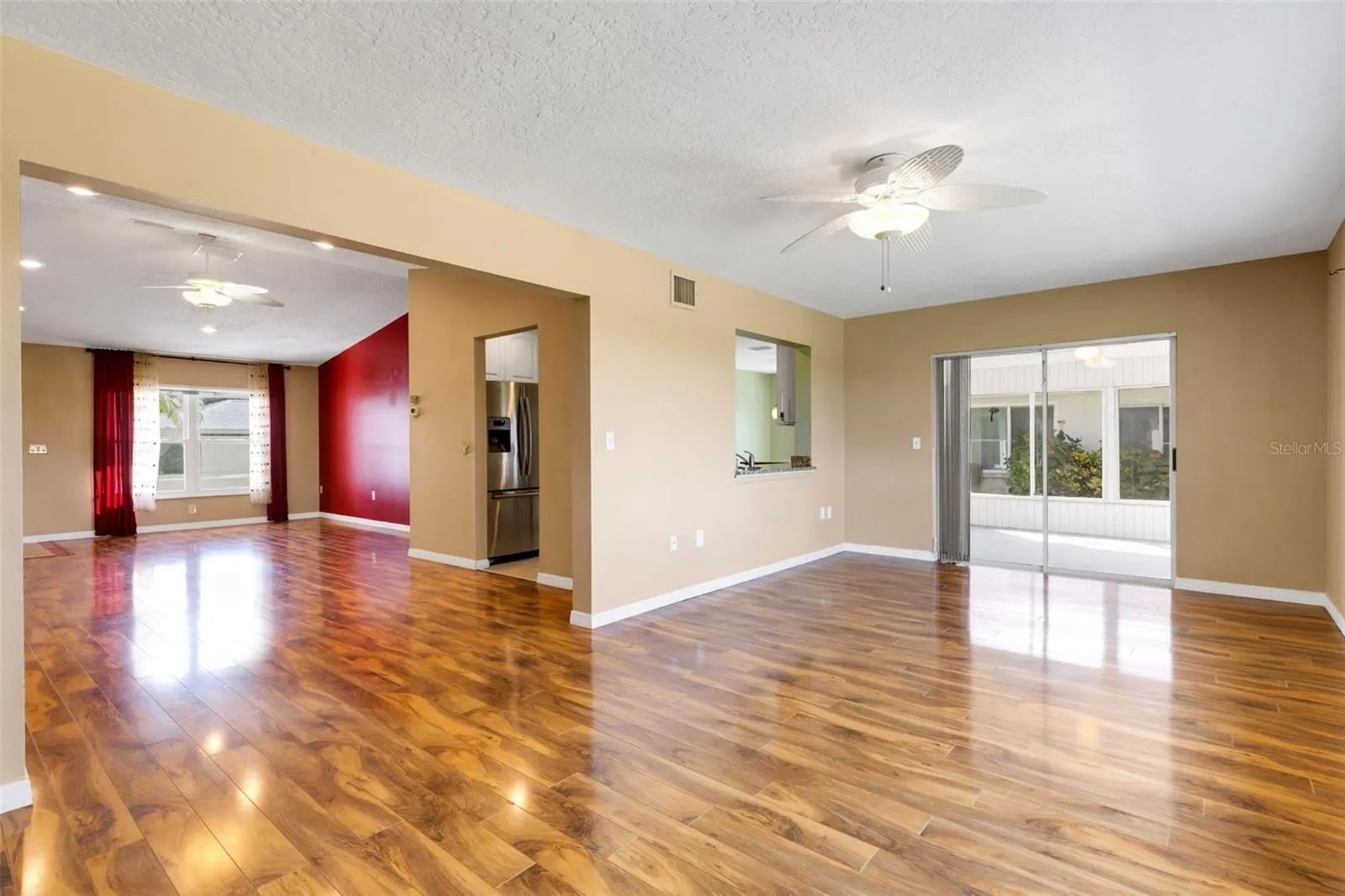 3995 LAKEWOOD AVE