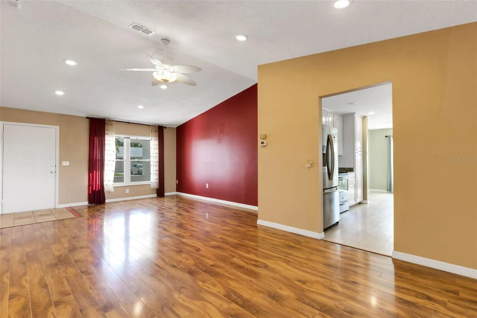 3995 LAKEWOOD AVE