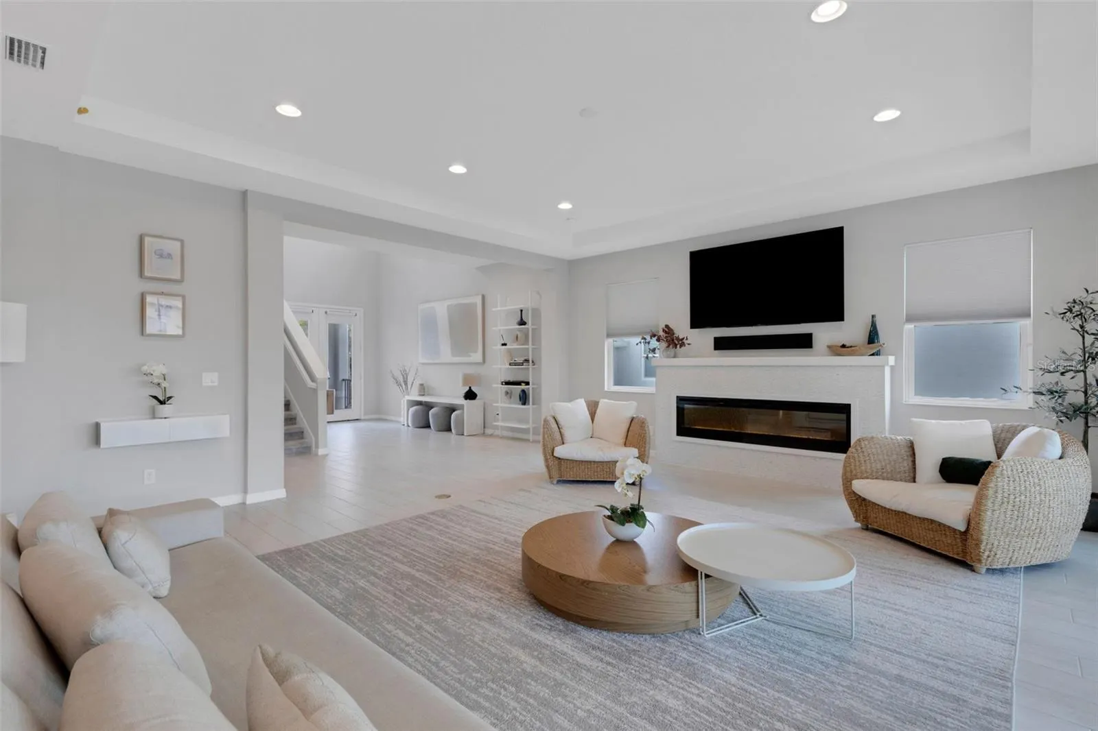 5718 TITLE ROW DR