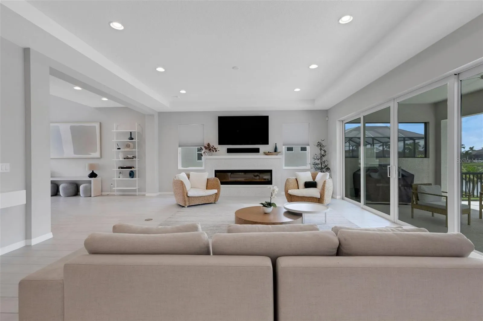 5718 TITLE ROW DR