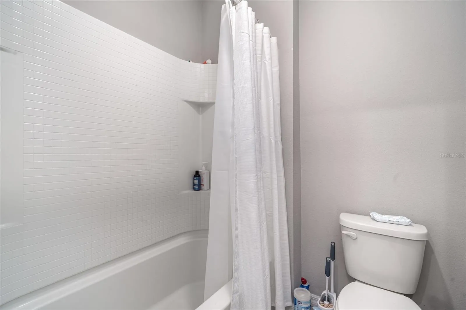 2725 GREENLEAF TER