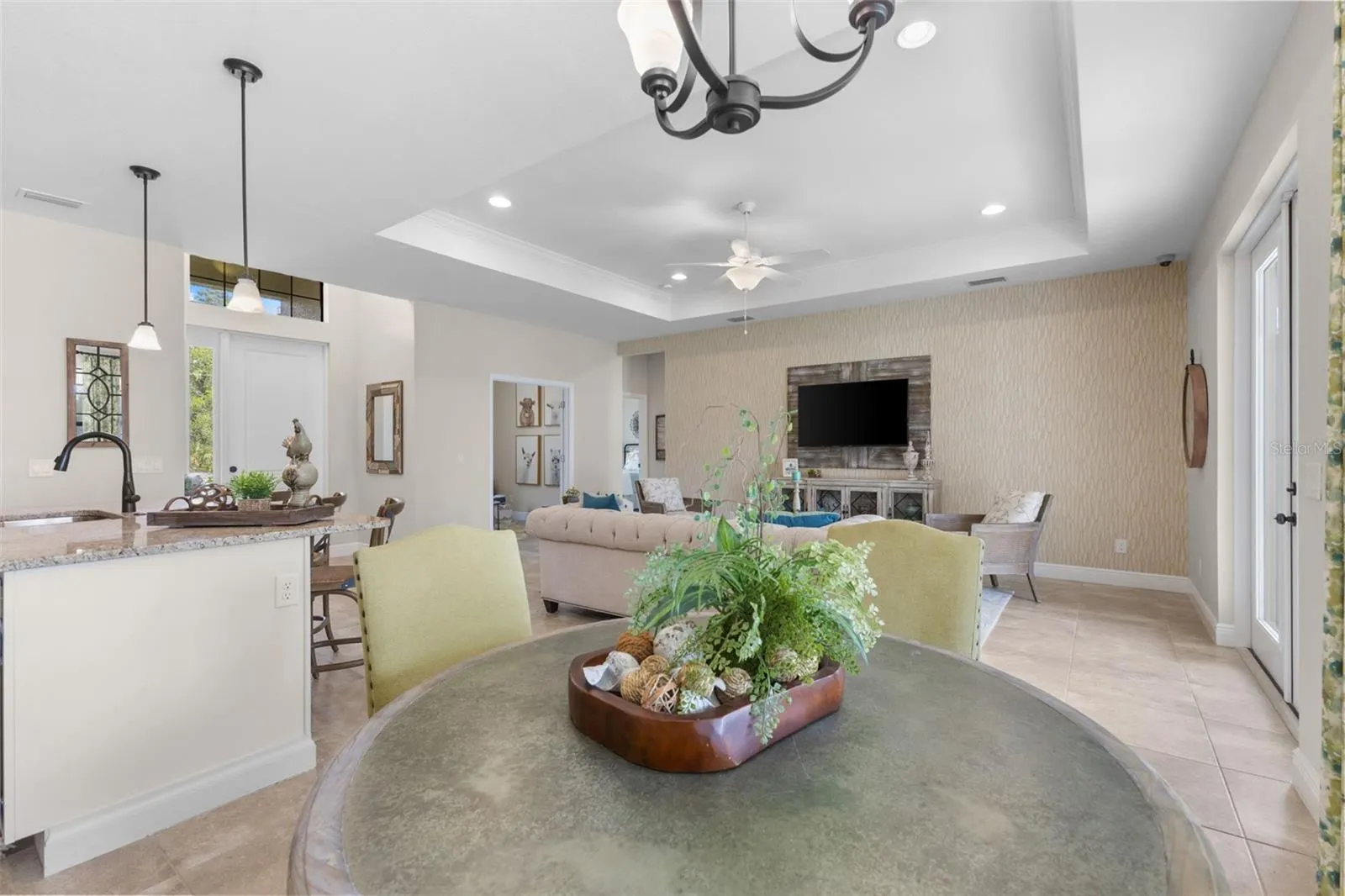 2471 W PRICE BLVD