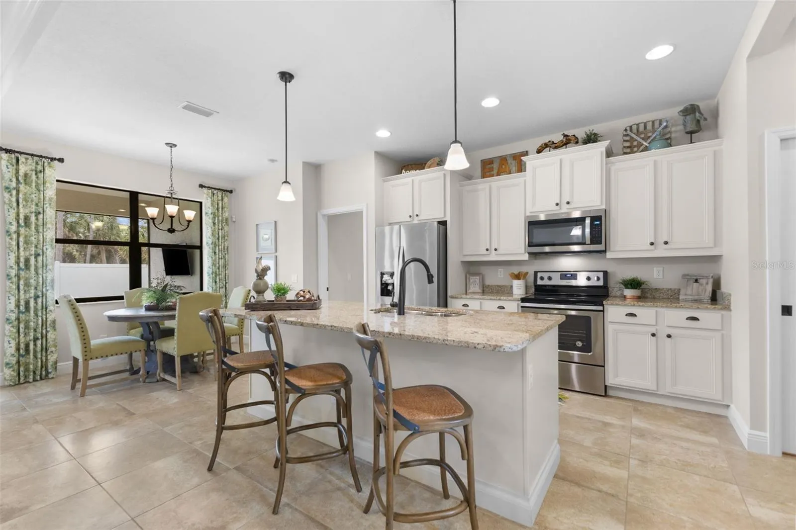 2471 W PRICE BLVD