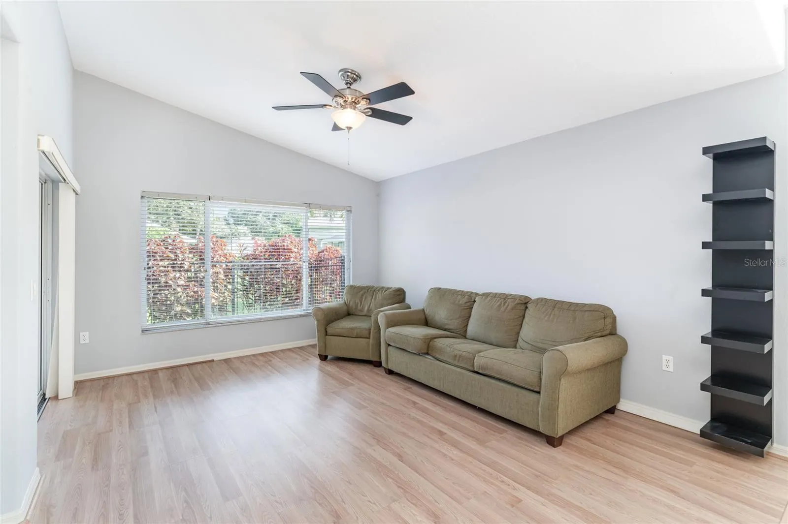 7395 ELEANOR CIR