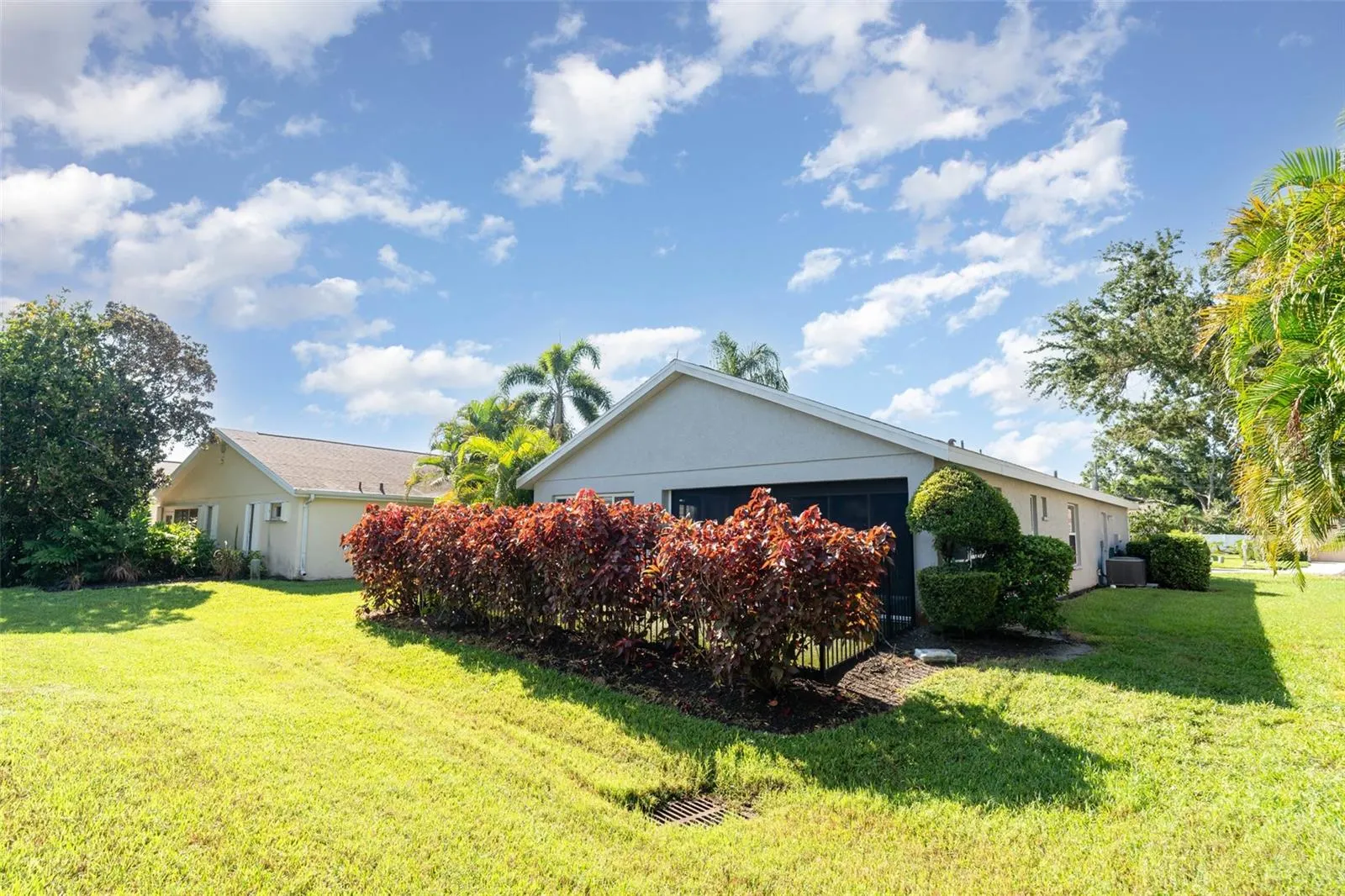 7395 ELEANOR CIR