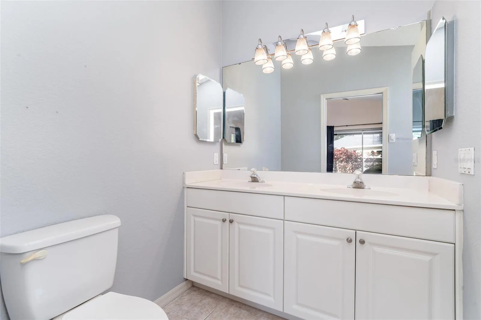 7395 ELEANOR CIR