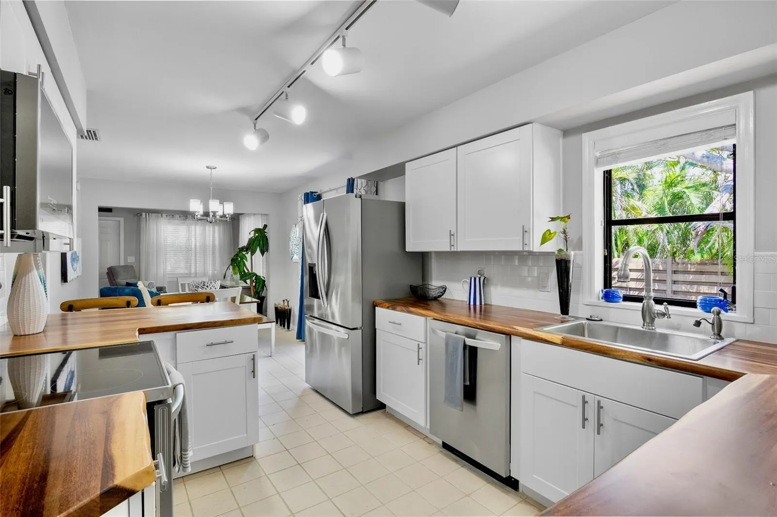 428 SIESTA DR
