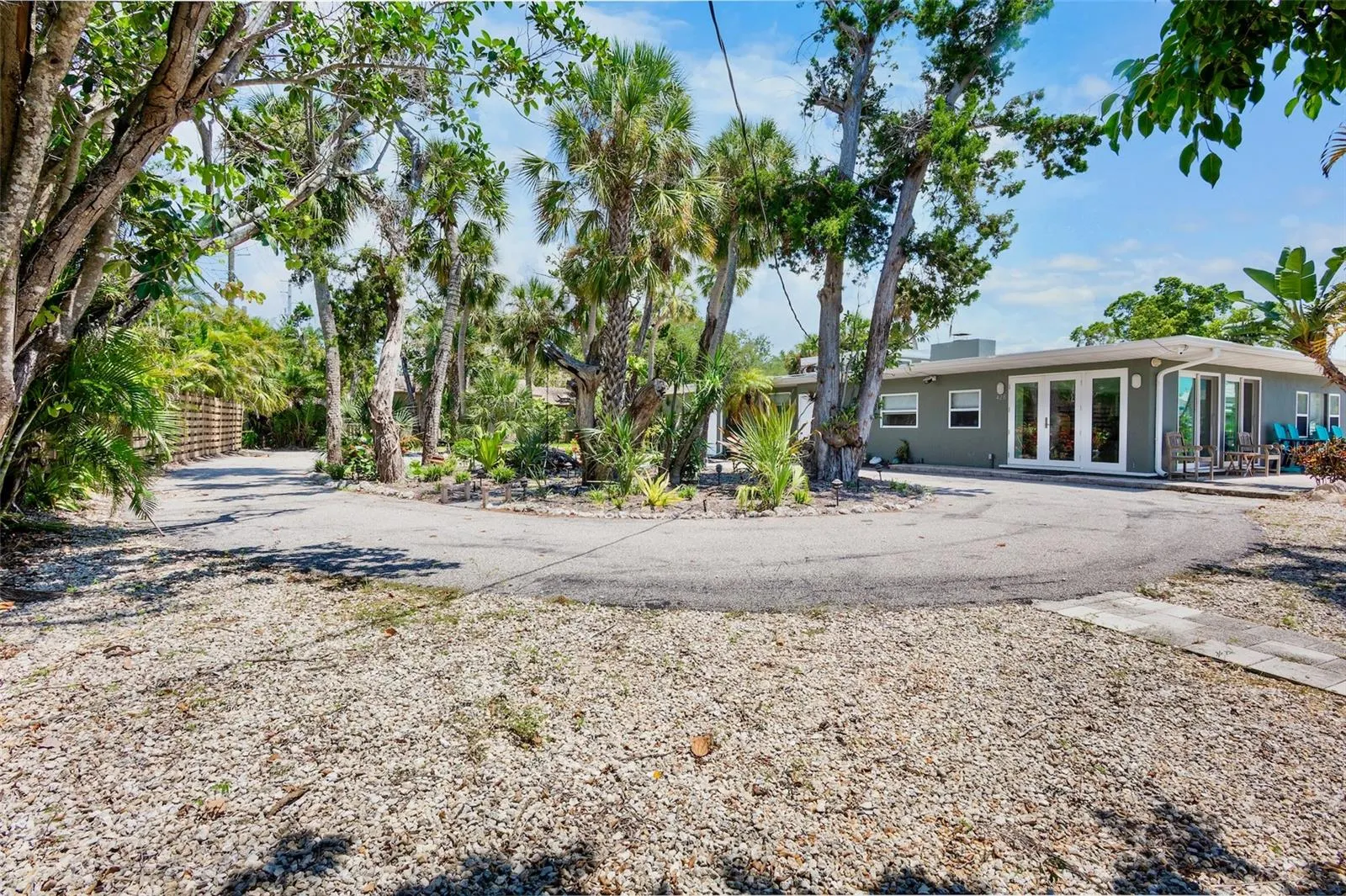 428 SIESTA DR
