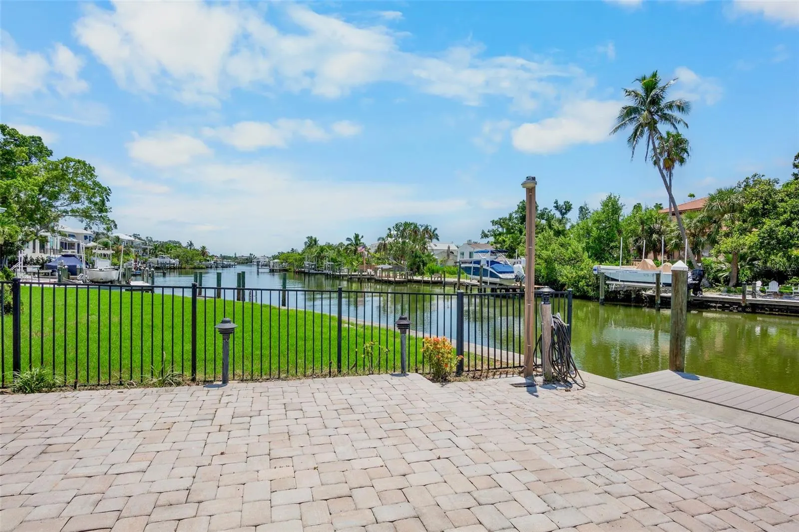 428 SIESTA DR