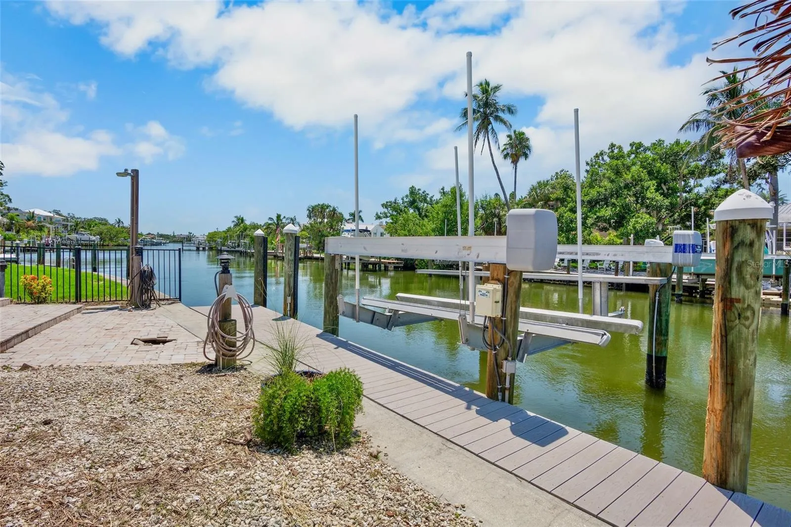 428 SIESTA DR