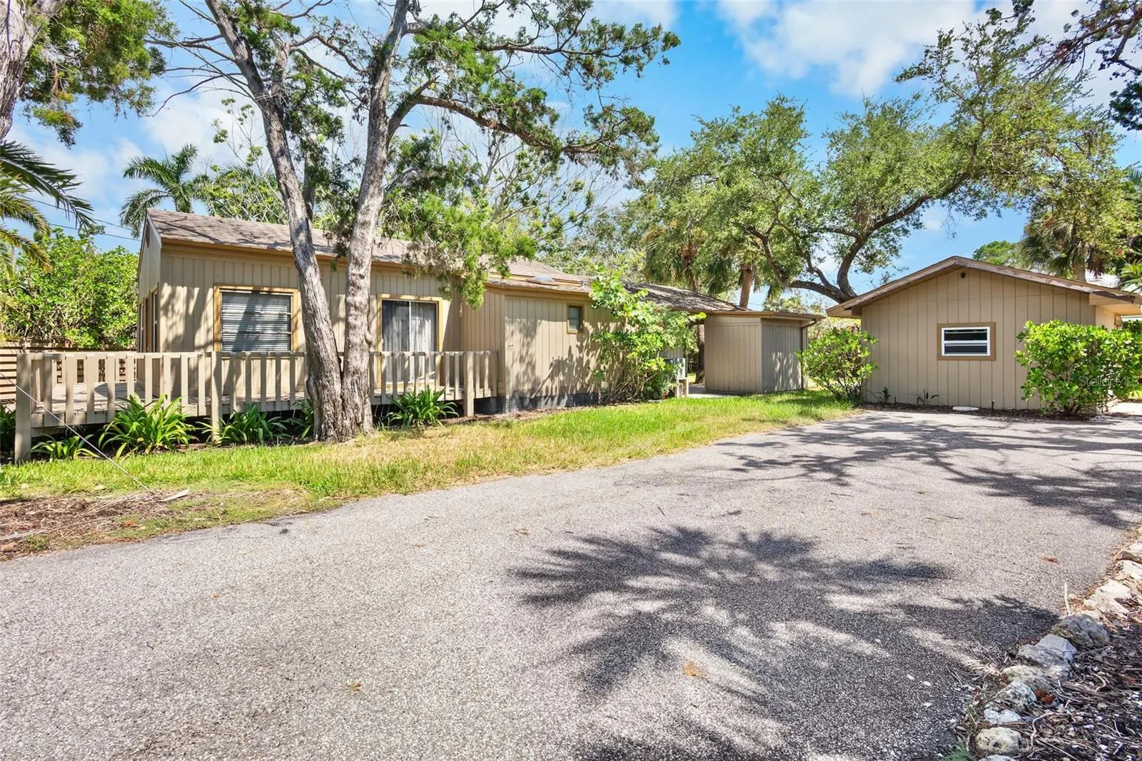 428 SIESTA DR