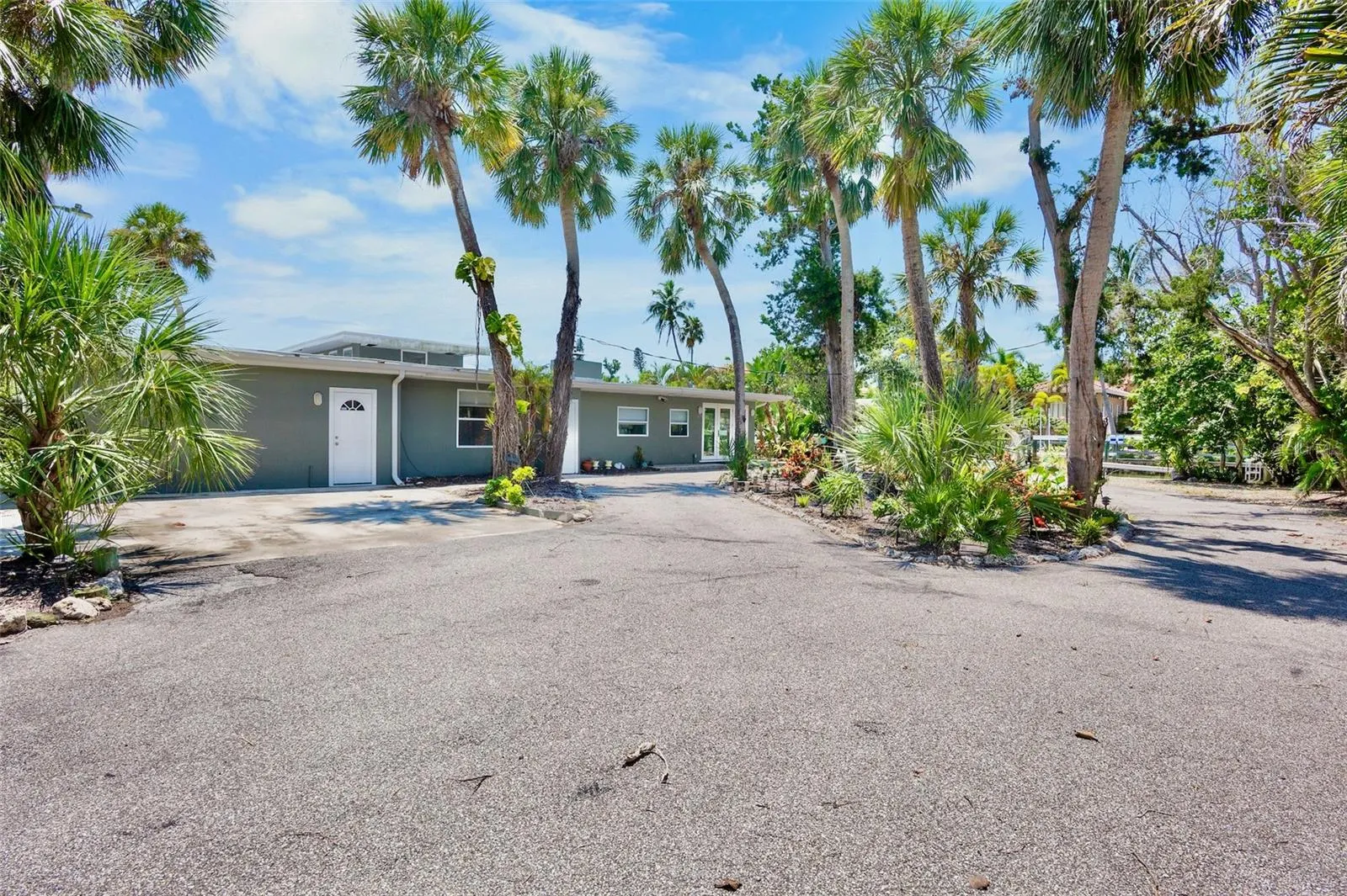 428 SIESTA DR