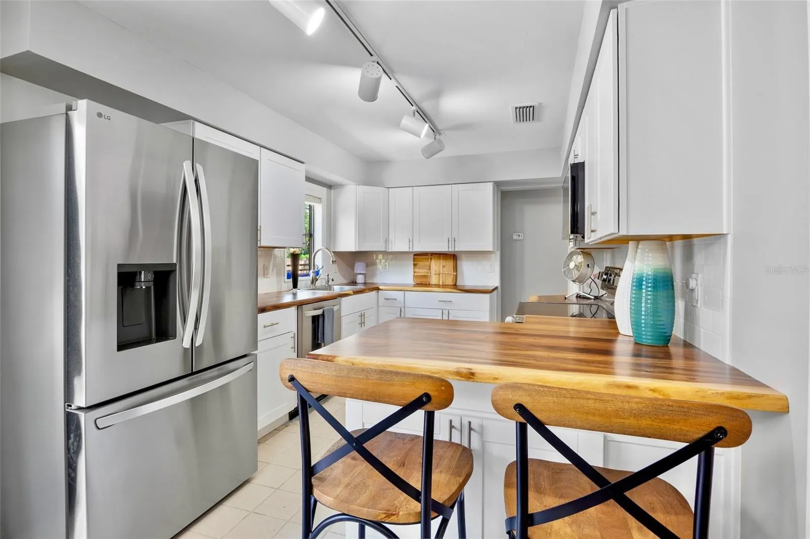 428 SIESTA DR