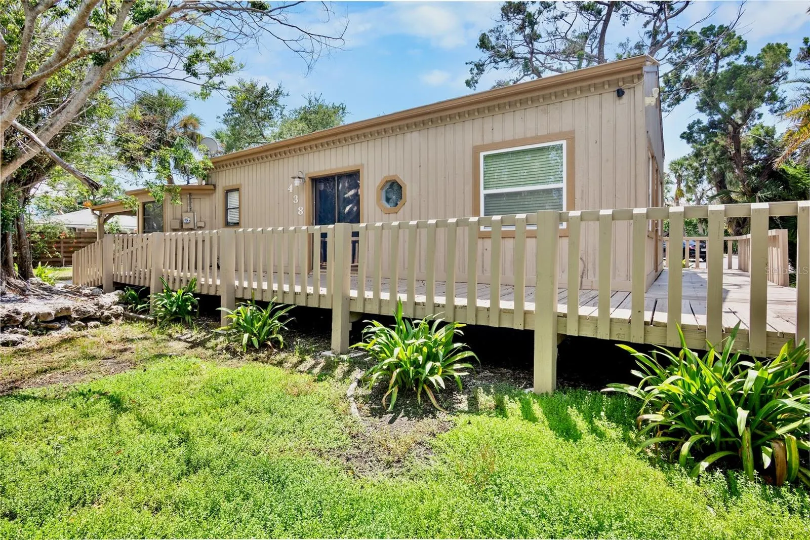 428 SIESTA DR