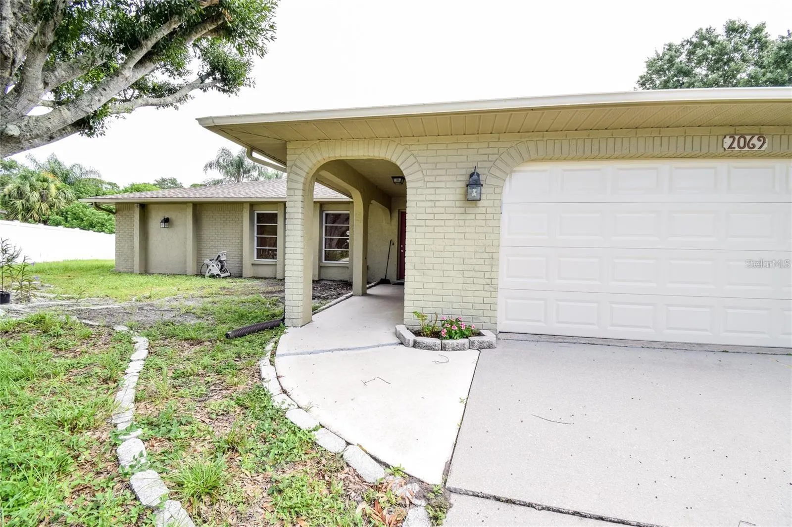 2069 COUNTRY MEADOWS LN