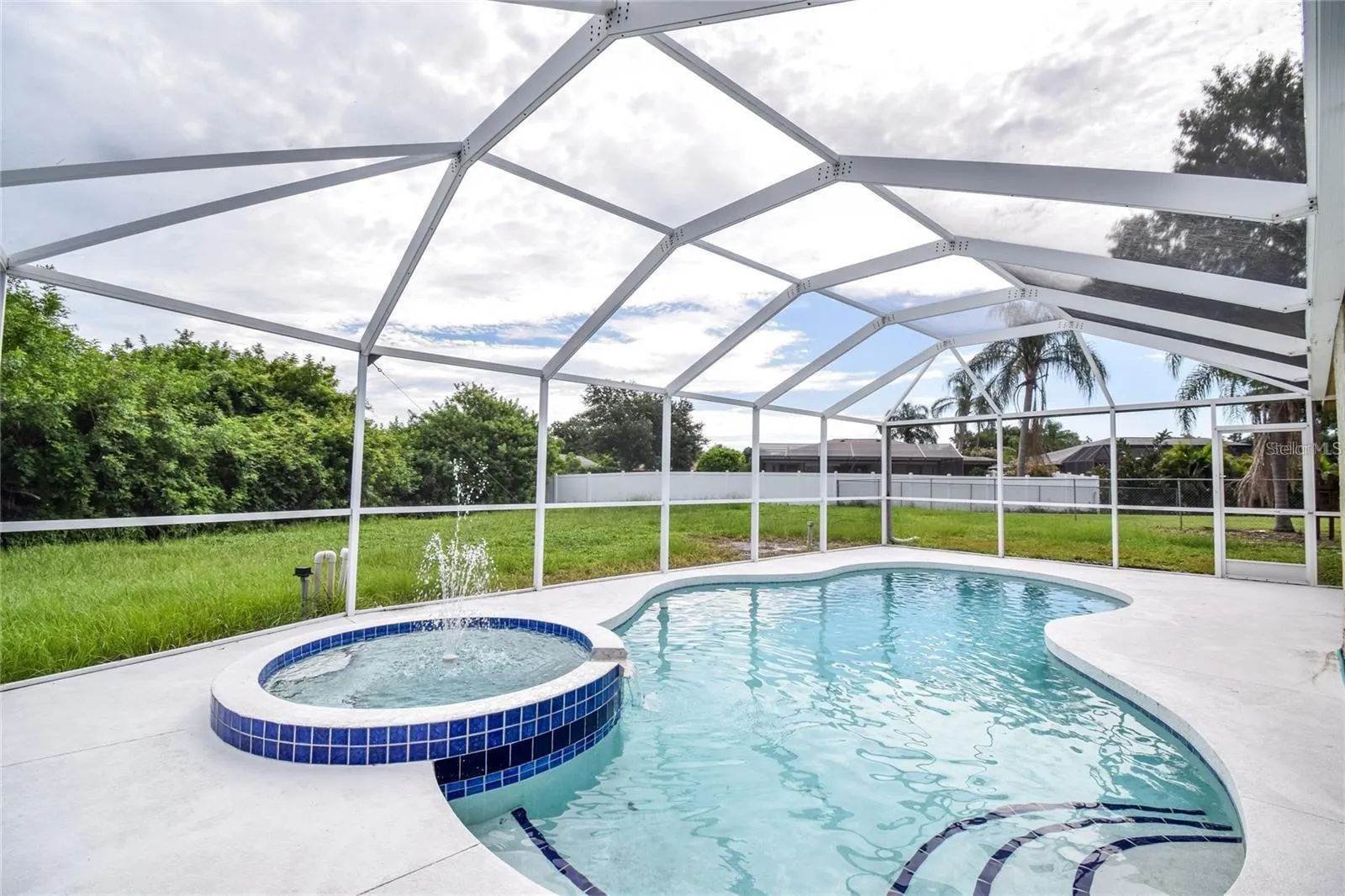 2069 COUNTRY MEADOWS LN