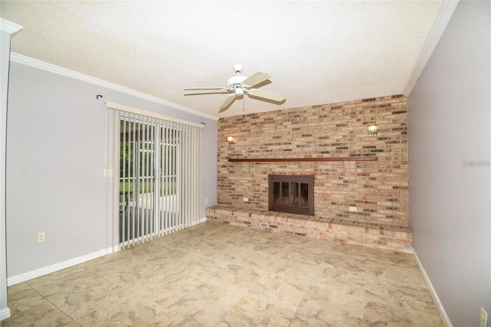 2069 COUNTRY MEADOWS LN