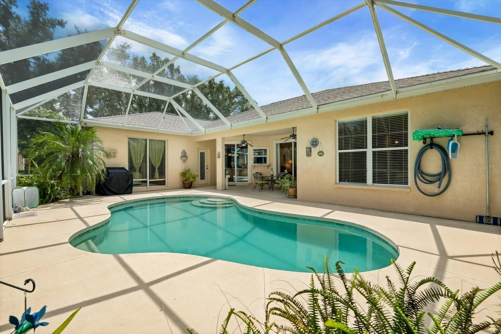 1229 PALM VIEW RD