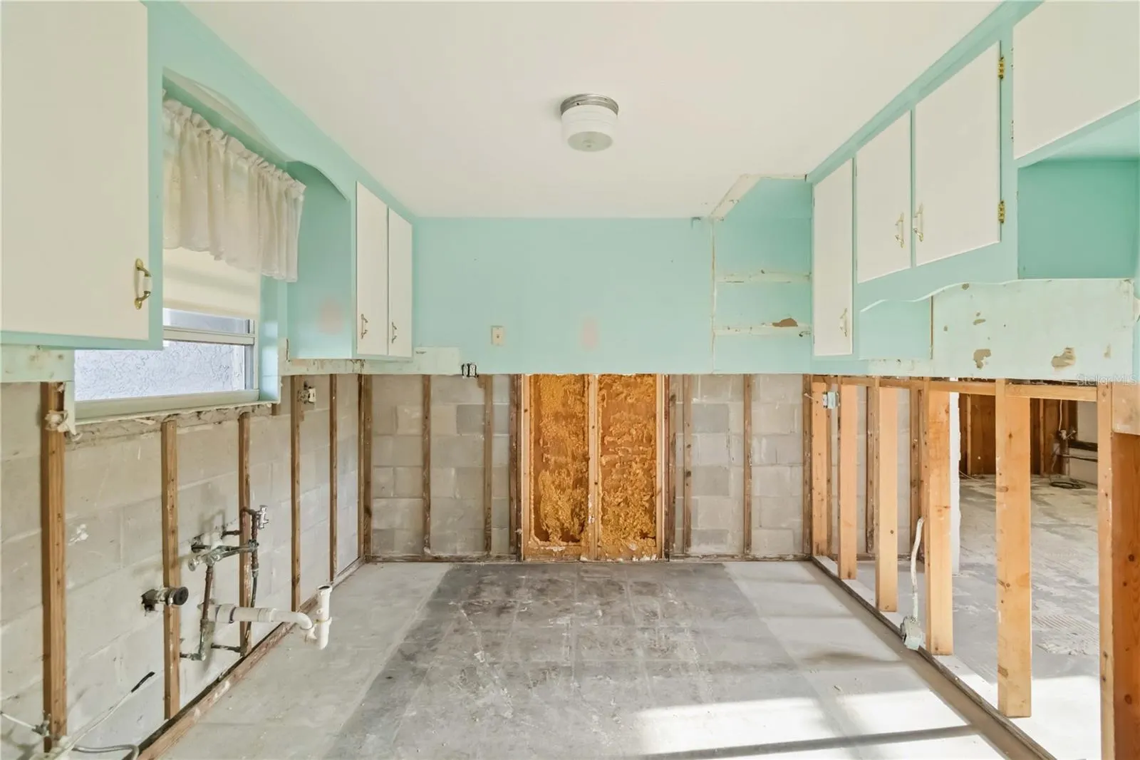 1255 S MARYKNOLL RD