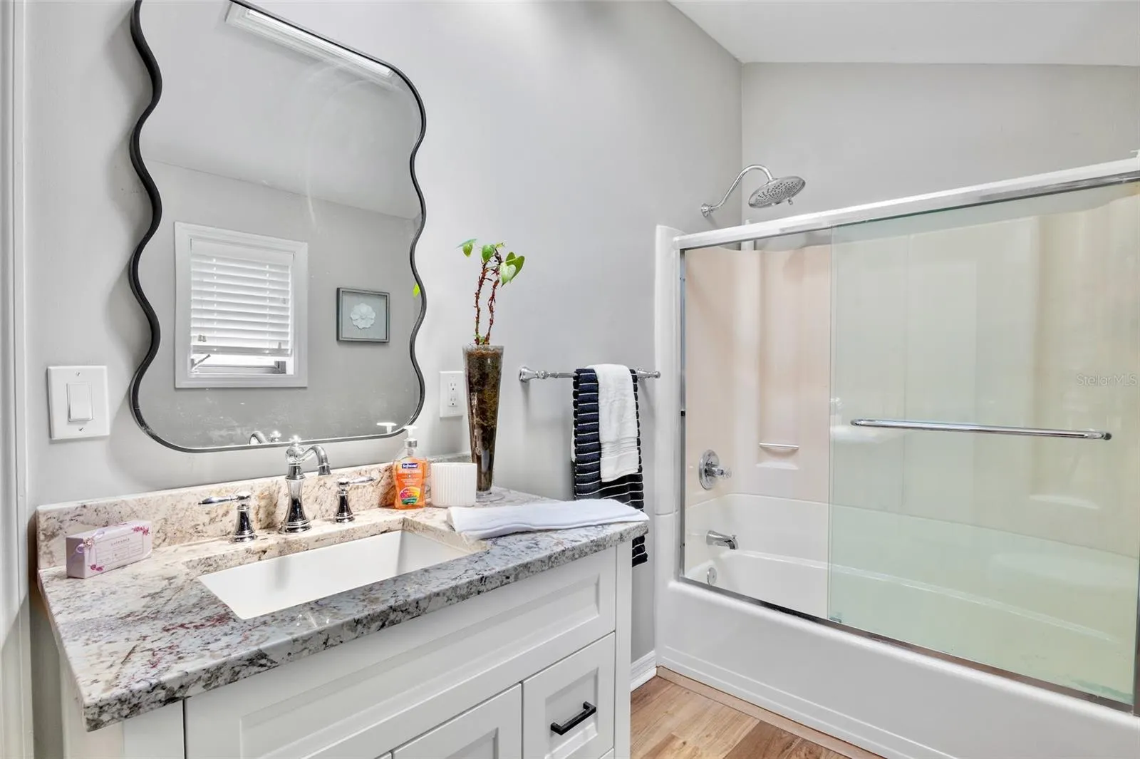 428 SIESTA DR