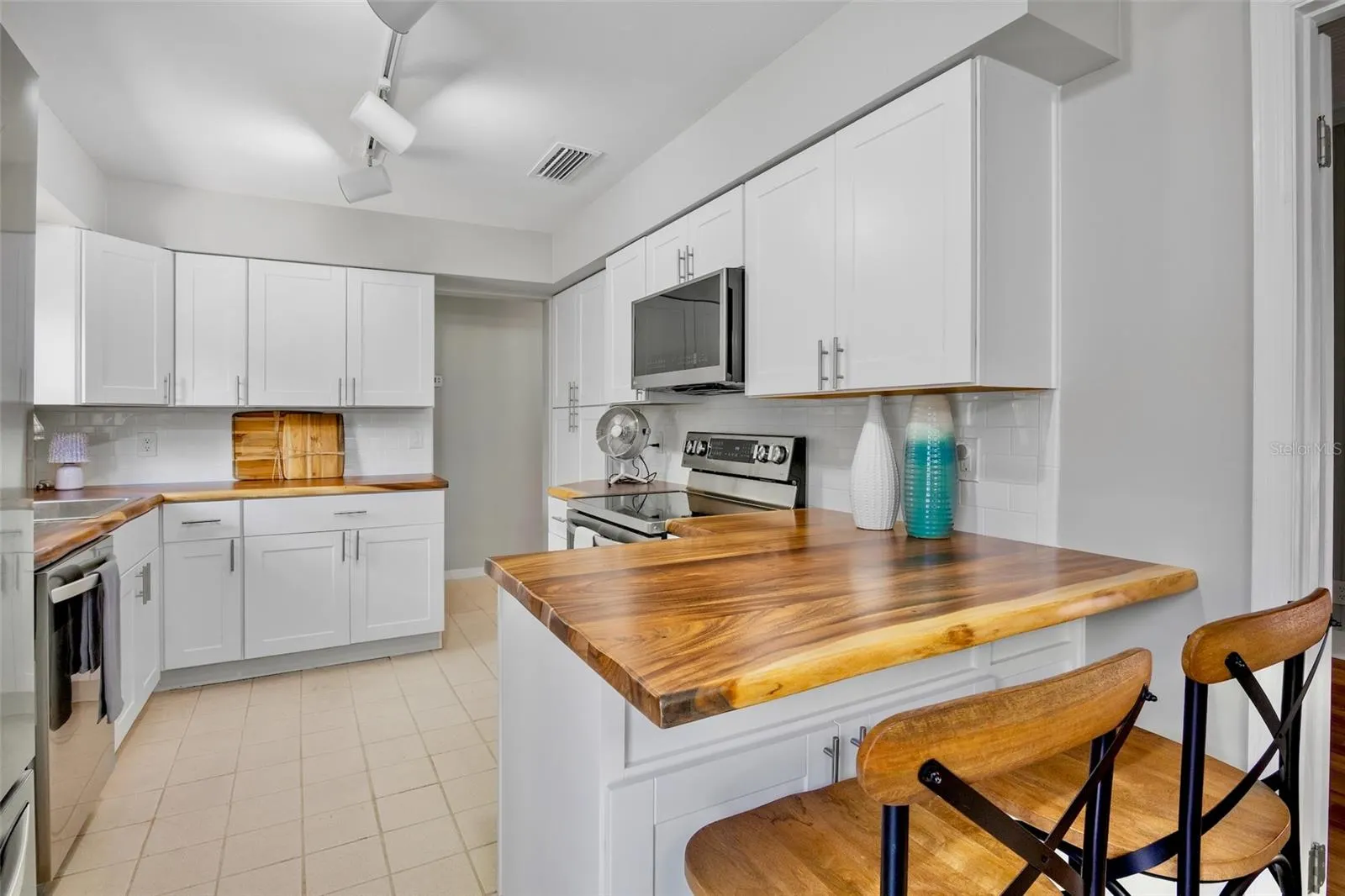 428 SIESTA DR