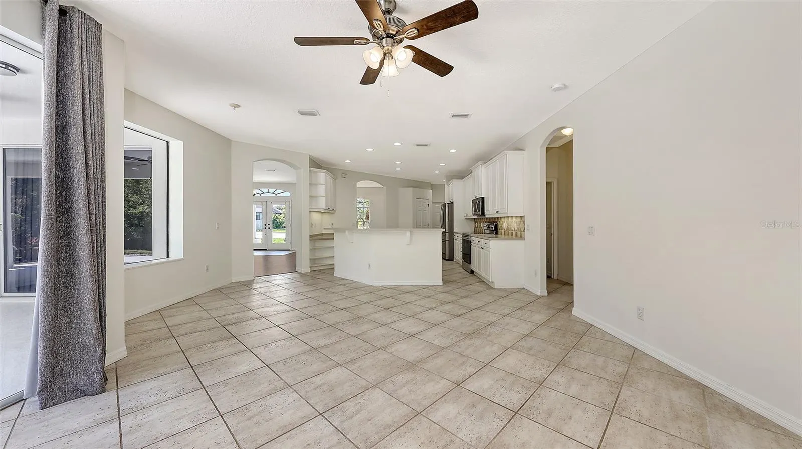 4079 GREEN TREE AVE