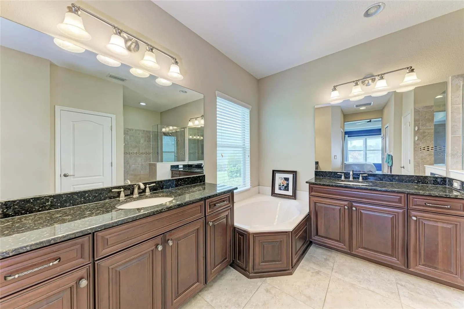 12051 FOREST PARK CIR