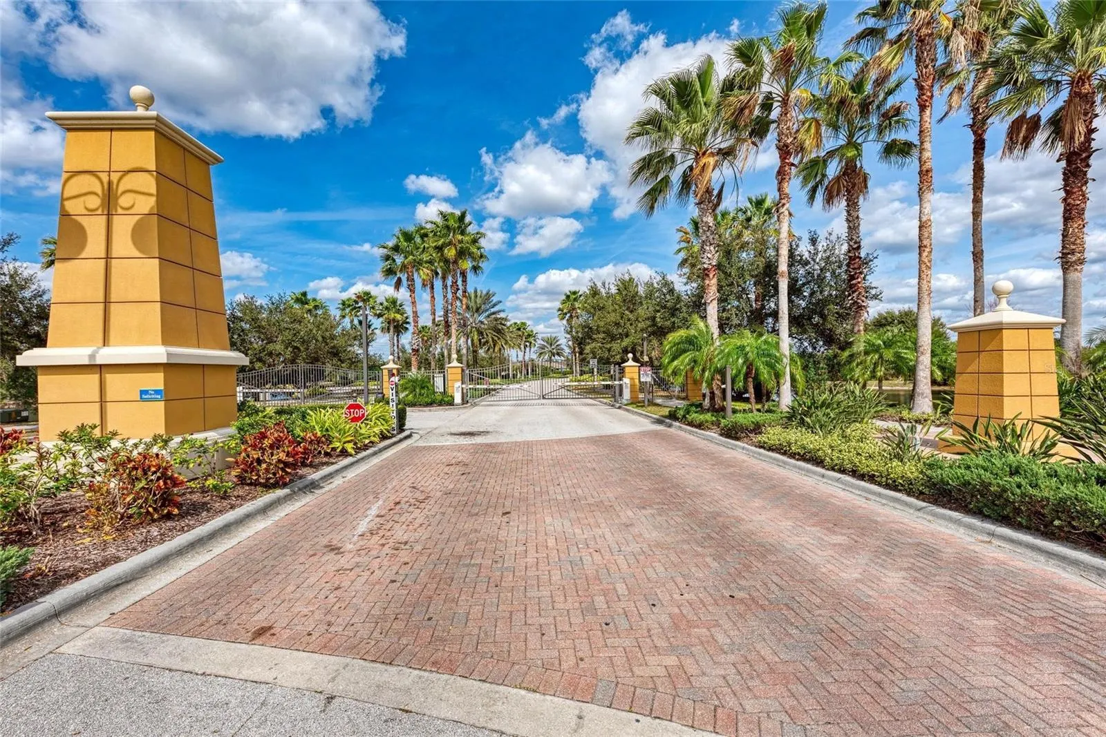 12051 FOREST PARK CIR
