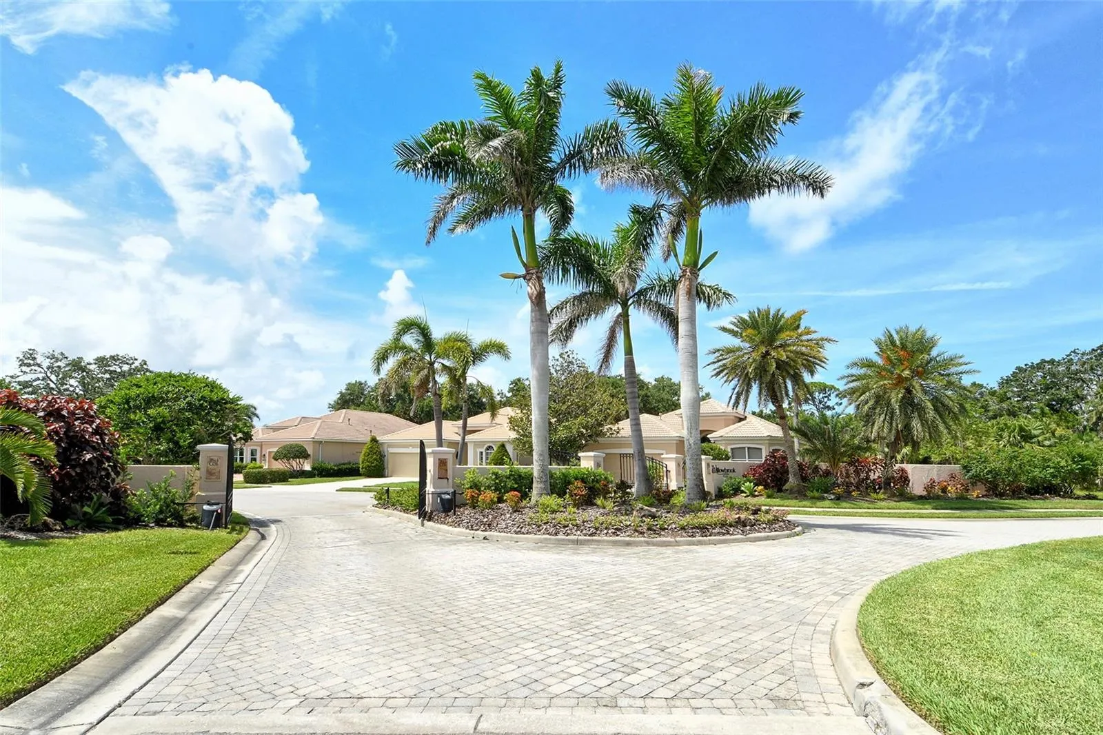 9032 WILLOW BROOK DR