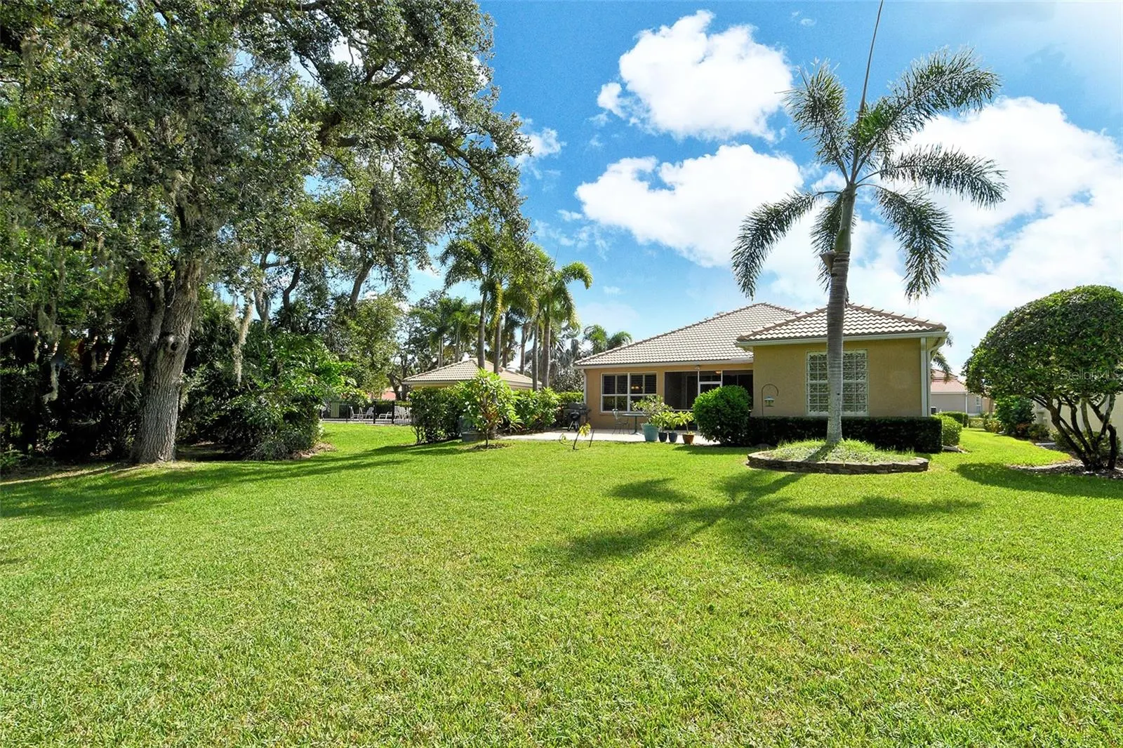 9032 WILLOW BROOK DR