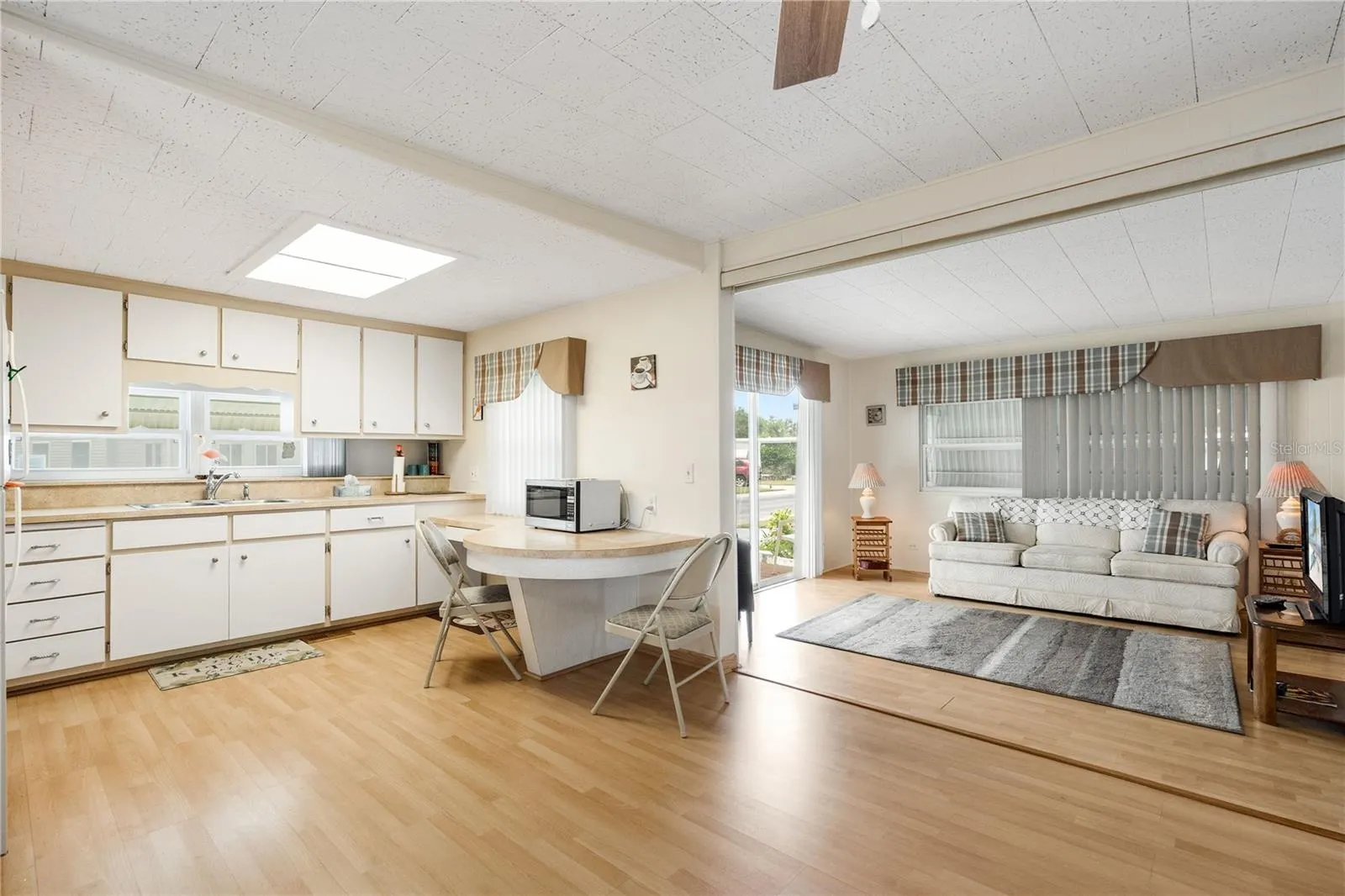 5319 CHATEAU LN