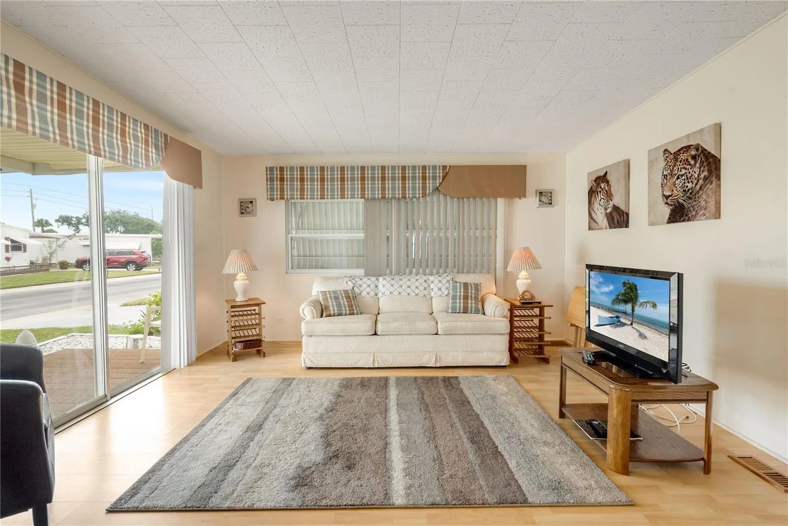 5319 CHATEAU LN