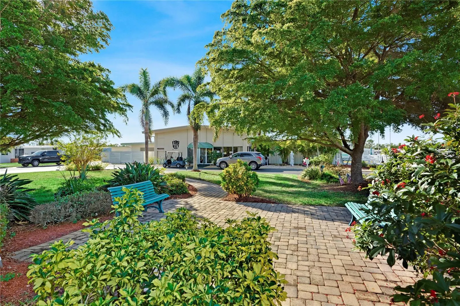 5319 CHATEAU LN