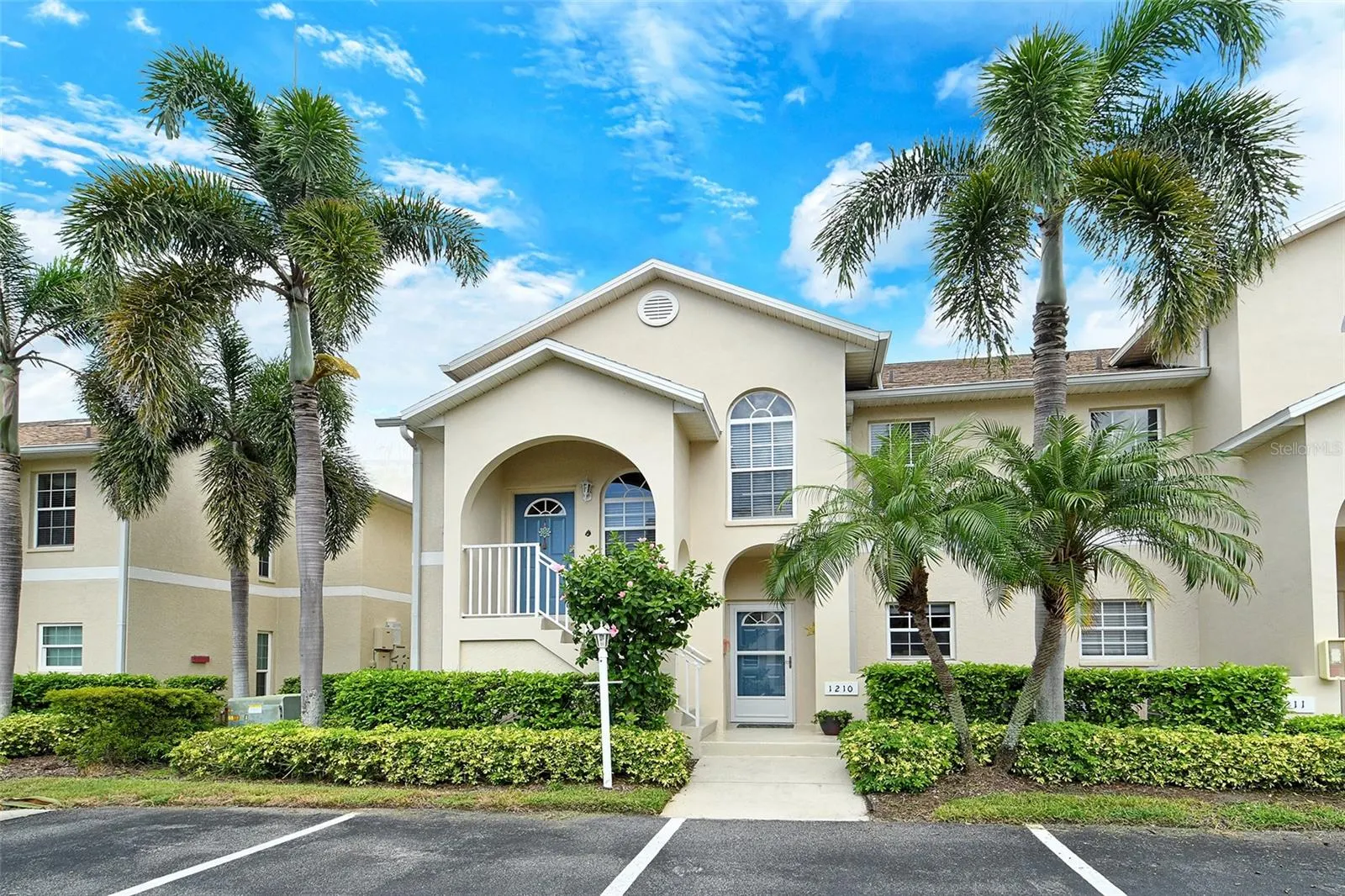 4235 CASTLEBRIDGE LN #1210, #1210