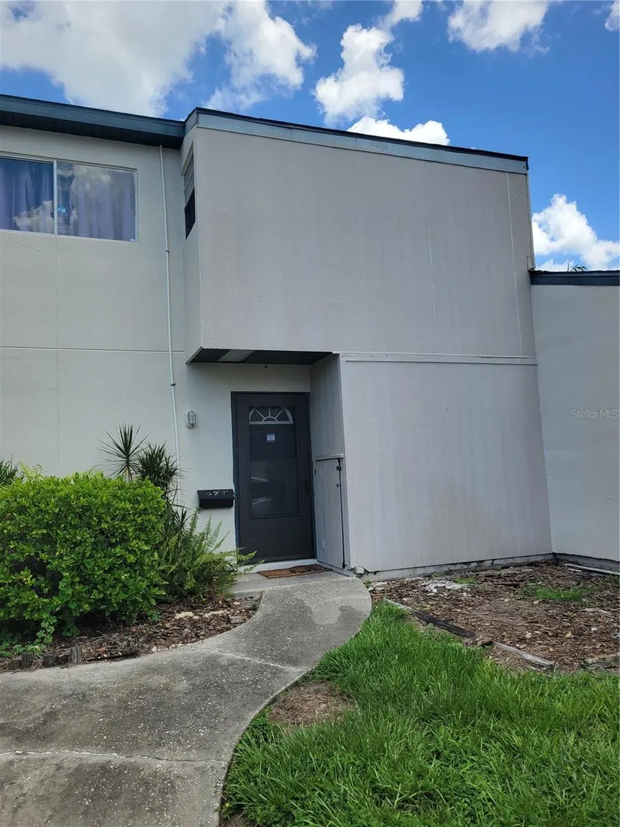 927 BYRON LN #927, #927